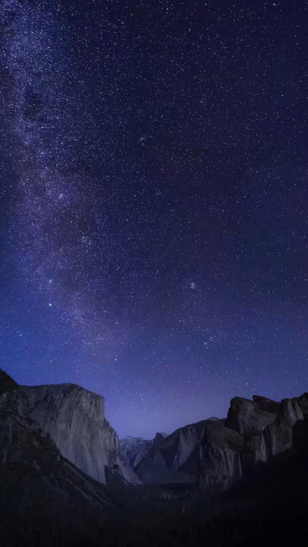 你就像那天上的星星耀眼夺目，每当我望向夜晚的天空就不自觉的想起你。