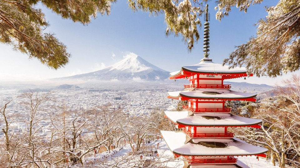 日本富士山唯美风景高清电脑桌面壁纸。富士山是世界上最大的活火山之一。目前处于休眠状态，但地质学家仍然把它列入活火山之类。自781年有文字记载以来，共喷发了18次，最后一次喷发是在1707年，此后休眠至今。