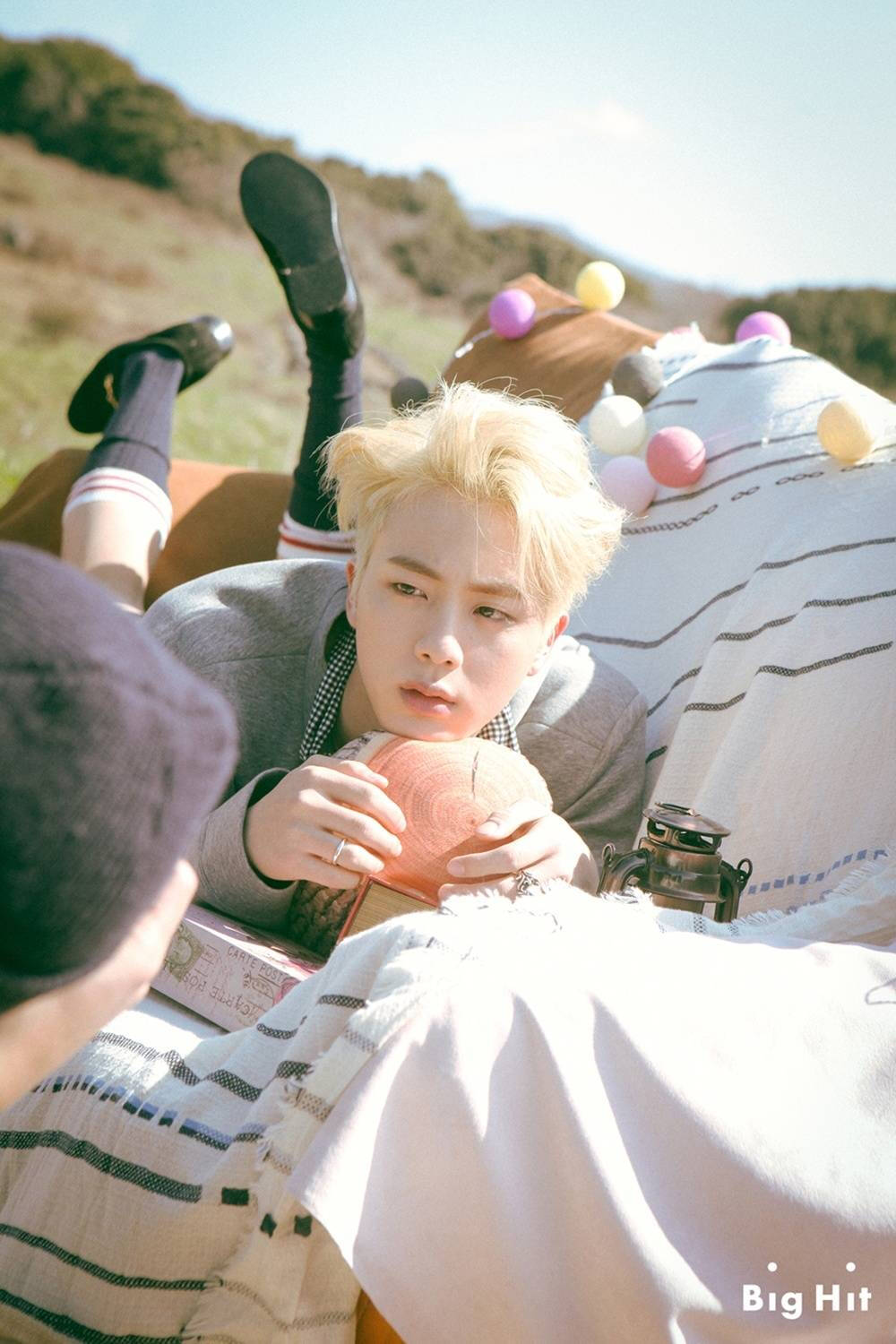 #防弹少年团
【2016】【0428】【二年前的防弹】
专辑预告照——《화양연화 Young Forever》