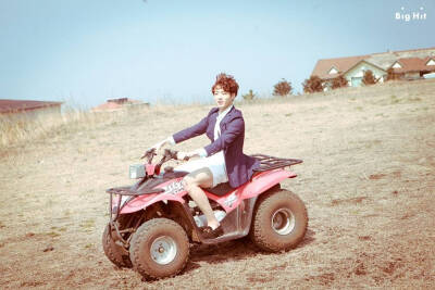 #防弹少年团
【2016】【0428】【二年前的防弹】
专辑预告照——《화양연화 Young Forever》