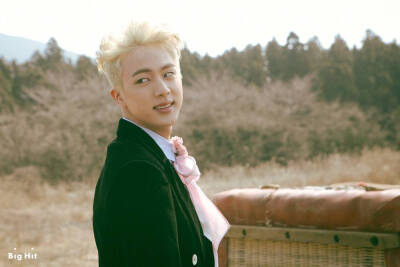 #防弹少年团
【2016】【0428】【二年前的防弹】
专辑预告照——《화양연화 Young Forever》