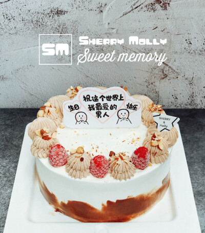 #SHERRY Molly家の下午茶#—『巧克力cake』VIP订给爸爸的生日cake～我就设计了大气温馨主题的风格蛋糕夹层撒了一丢丢烤杏仁碎 周围用巧克力奶油裱花 把芒果用小花藏起来了呢 本来想把树莓也藏起来 结果藏不住～还真…