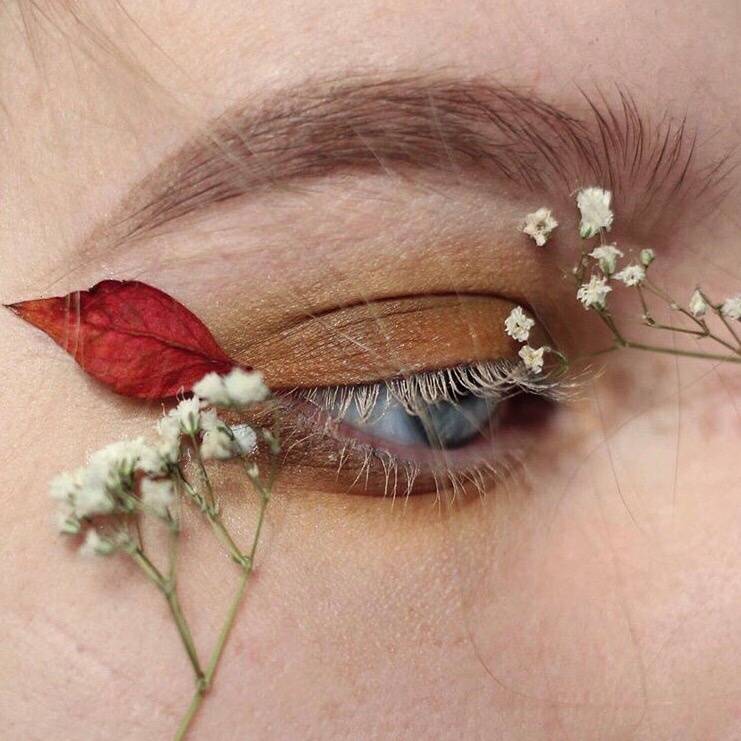 我想看着你的眼睛
听它诉说你的故事
by.Naleontalie