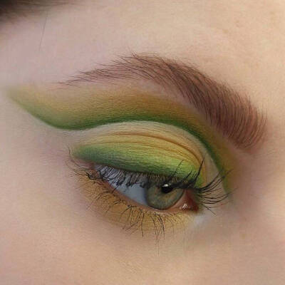 我想看着你的眼睛
听它诉说你的故事
by.Naleontalie