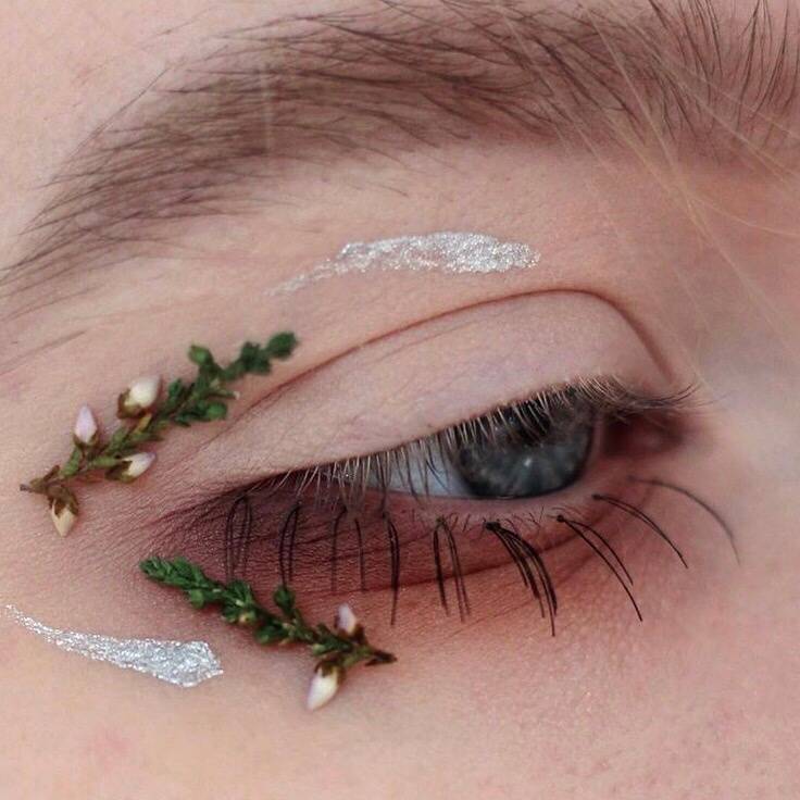 我想看着你的眼睛
听它诉说你的故事
by.Naleontalie