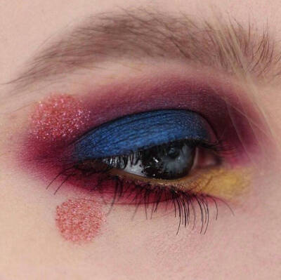 我想看着你的眼睛
听它诉说你的故事
by.Naleontalie