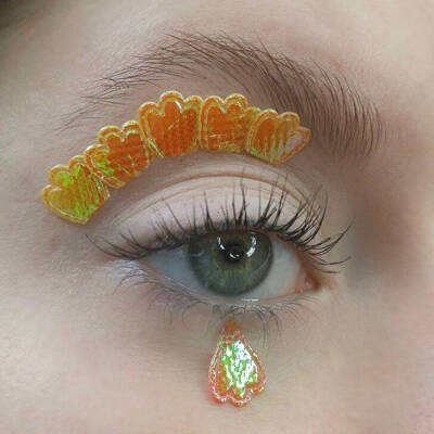 我想看着你的眼睛
听它诉说你的故事
by.Naleontalie