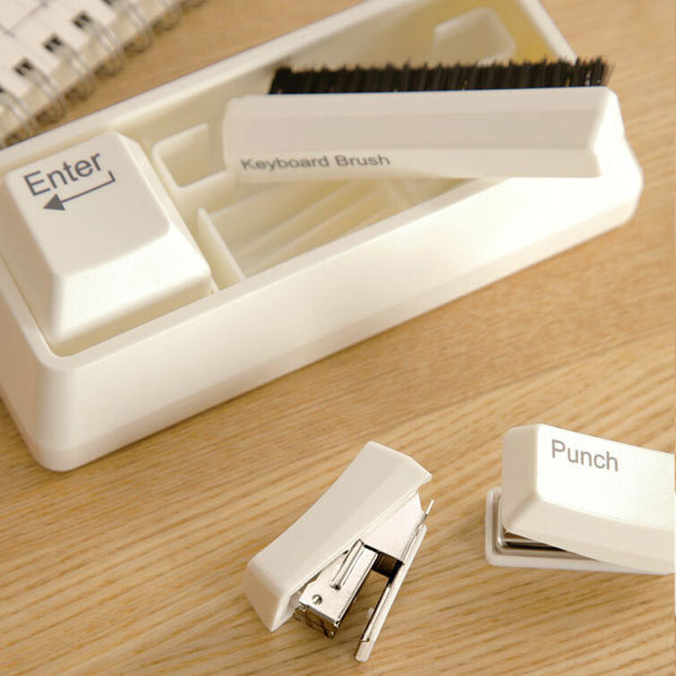 功能卡通键盘实用文具套装迷你订书机键盘清洁刷桌面回形针收纳盒