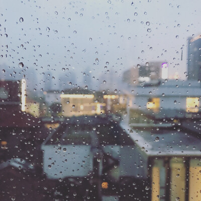 雨中城市