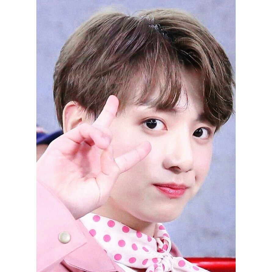 防弹少年团（BTS），是韩国BigHit Entertainment旗下2013年出道的男子演唱组合，由金南俊（Rap Monster）、金硕珍（JIN）、闵玧其（SUGA）、郑号锡（J-HOPE）、朴智旻（JIMIN）、金泰亨（V）、田正国（JUNG KOOK）7名成员组成。2013年6月12日，发行首张单曲专辑《2 COOL 4 SKOOL》[12]  ；6月13日，以Mnet《M! Countdown》为正式出道舞台[13]  ；7月8日，《2 COOL 4 SKOOL》登上Hanteo榜单日榜及实时榜单一位；9日，Big Hit娱乐透过防弹少年团官方粉丝俱乐部，公布防弹少年团的粉丝名称为“A.R.M.Y