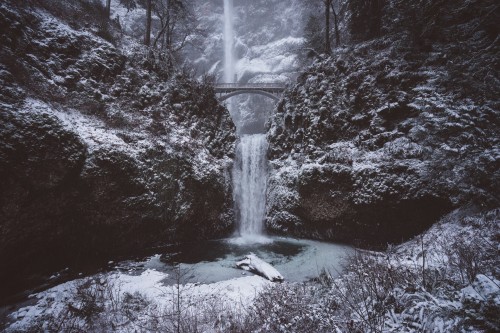 美国马尔特诺马瀑布
美国马尔特诺马瀑布（Multnomah Falls）位于俄勒冈州马尔特诺马县，是俄勒冈的一个知名旅游景点，每年都会吸引很多游客到此驻足欣赏美景。