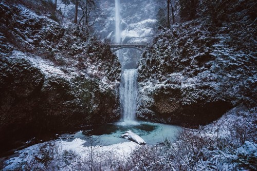 美国马尔特诺马瀑布
美国马尔特诺马瀑布（Multnomah Falls）位于俄勒冈州马尔特诺马县，是俄勒冈的一个知名旅游景点，每年都会吸引很多游客到此驻足欣赏美景。