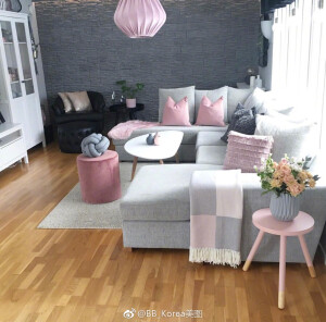 粉灰色系的大气家居风格 ​