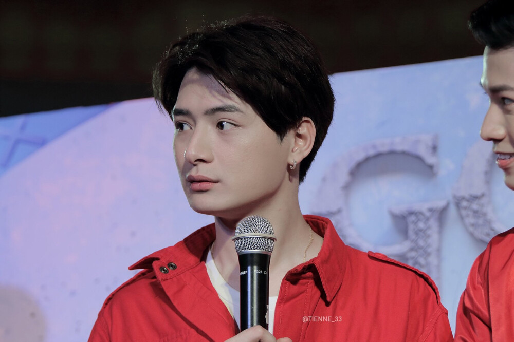 泰剧一年生 王慧侦 暖暖 阿日学长 Arthit KristPerawat
cr.Twitter:@logo