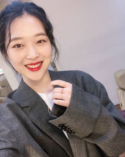 崔雪莉Sulli 崔真理 壁纸 头像 雪莉微博：雪莉_official