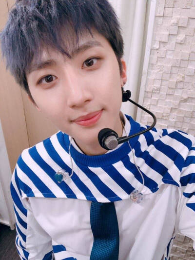 PENTAGON 李会泽（HUI）