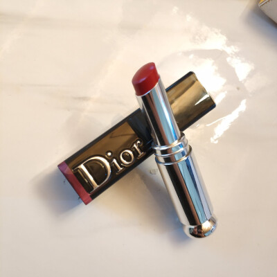 Dior Addict LACQUER STICK 857色号
hollywood red