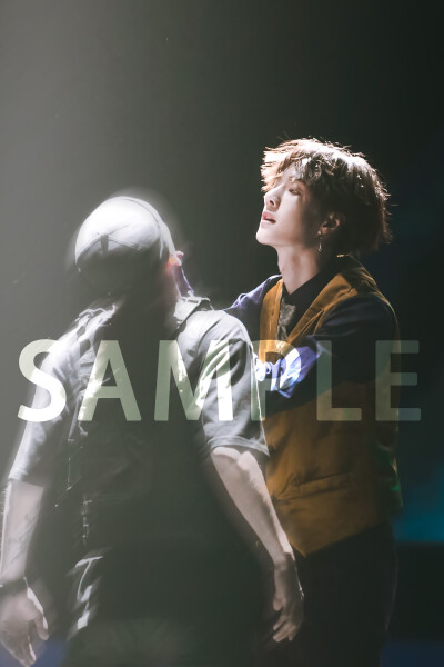 BOMBBOY 1ST PHOTOBOOK ​​​#UNIQ王一博#