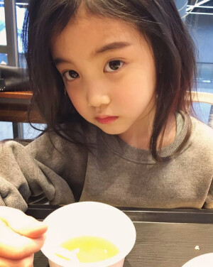 韩国小萝莉小iu 李蔎娥  by莱那那