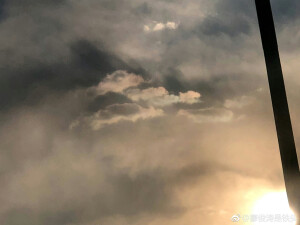 那里有看不完的盛景
这里有我的满怀深情。 
