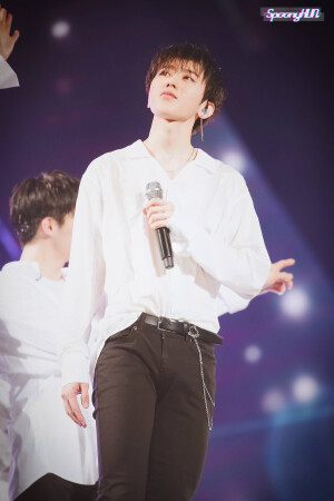 0506上海站
泡牛奶要加蜂蜜，平凡的日子里要加上你