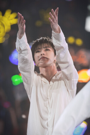 0506上海站
泡牛奶要加蜂蜜，平凡的日子里要加上你