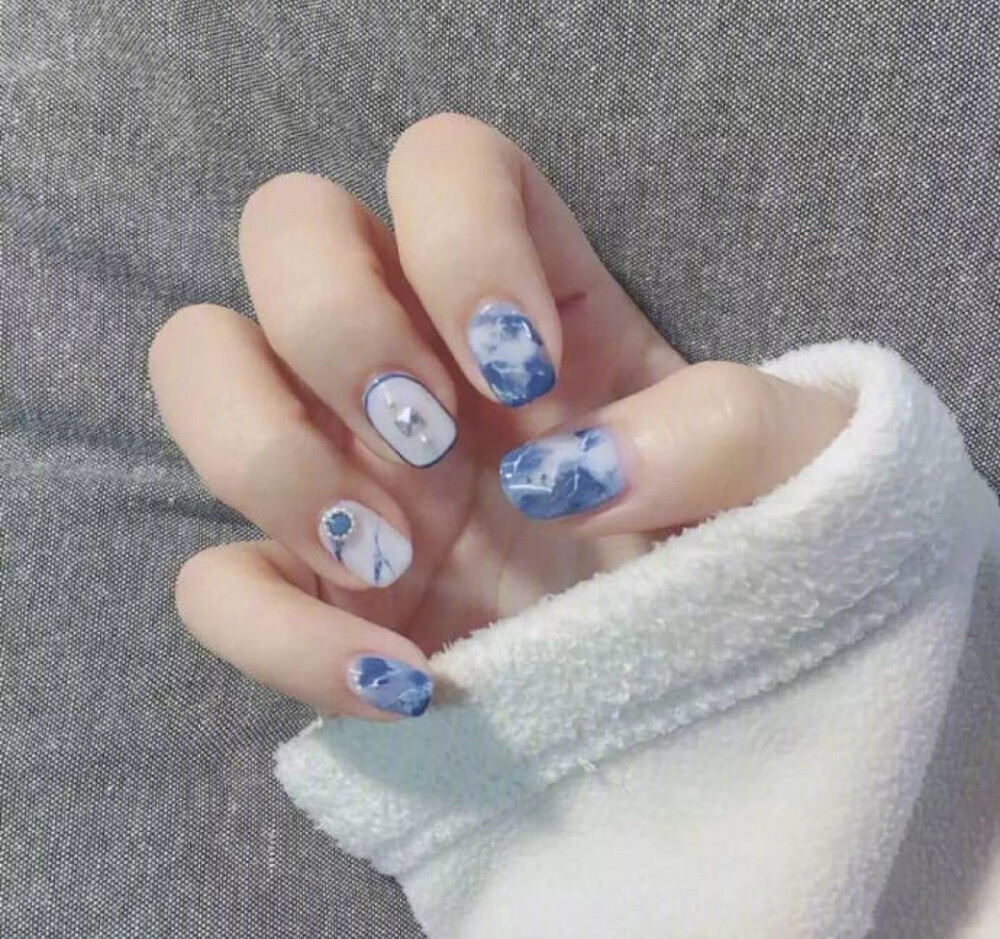 蓝色系美甲