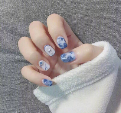 蓝色系美甲