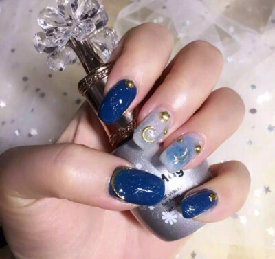 蓝色系美甲
