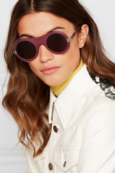 亮相,它也是创意总监 raf simons 首次为该品牌设计的眼镜新品之一