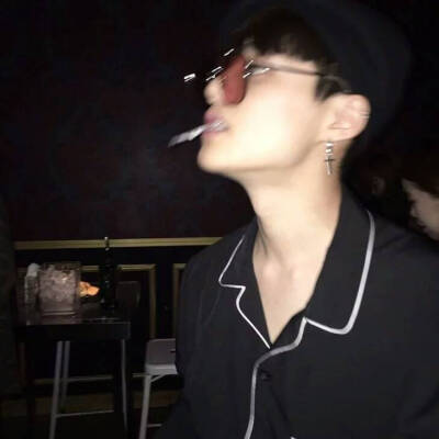 只要你足够优秀
就不会有那么多b事让你难过