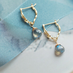 定制
            Cloudcity隐喻 复古花纹925银镀金耳圈 可拆卸拉长石耳坠早春新款