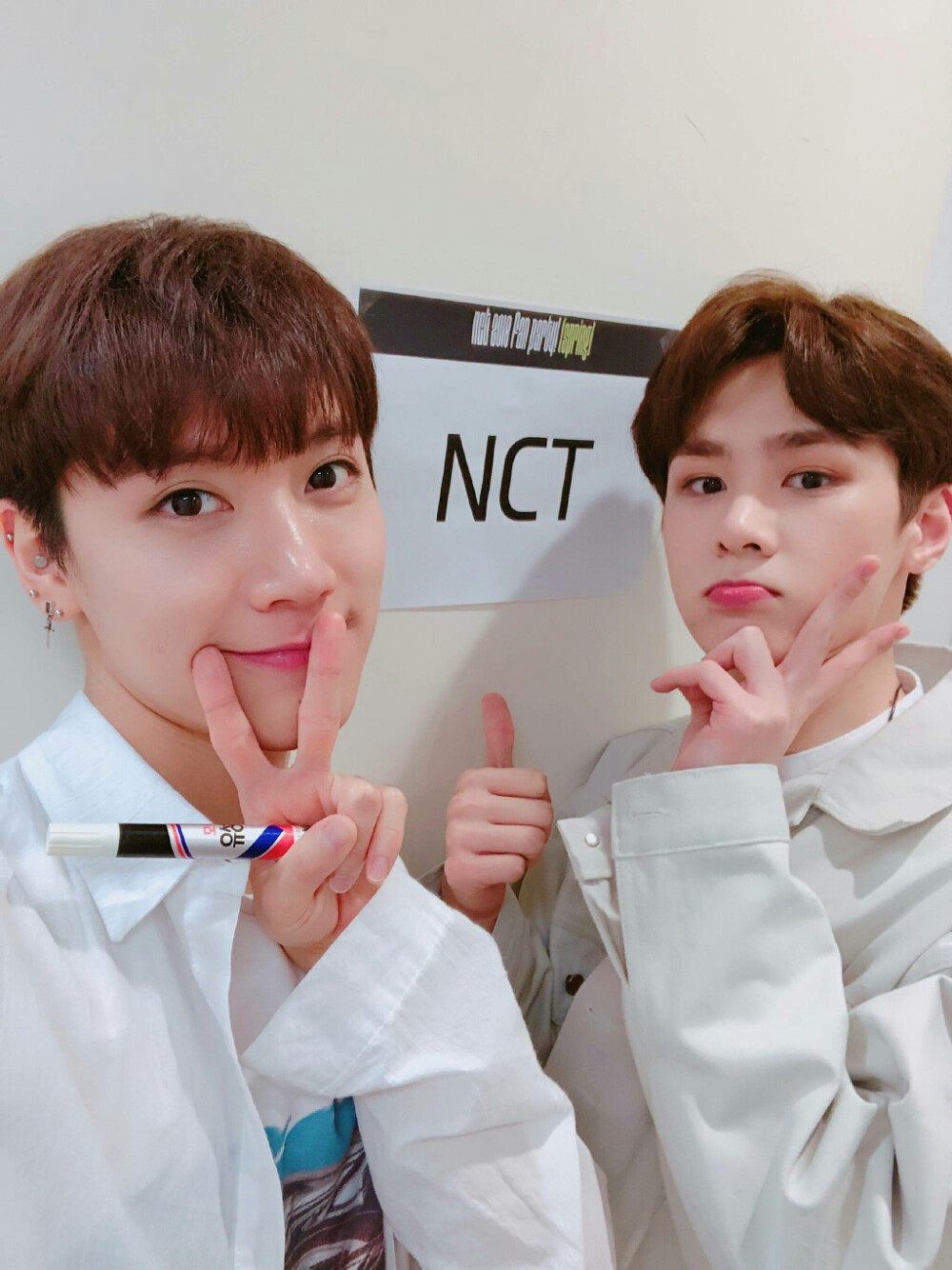 NCT 2018
文泰一Taeil 徐英浩Johhny 李泰容Taeyong 中本悠太Yuta 钱锟Kun 金道英Doyoung 李永钦Ten 郑在玹Jaehyun 董思成Winwin 金廷祐Jungwoo 黄旭熙Lucas 李马克Mark 黄仁俊Renjun 李帝努Jeno 李东赫Haechan 罗渽民Jaemin 钟辰乐Chenle 朴志晟Jisung