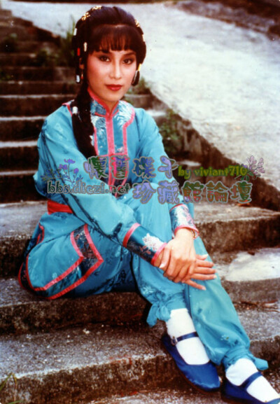 杨盼盼1983年《十三妹》饰演纪紫薇 ​​​​