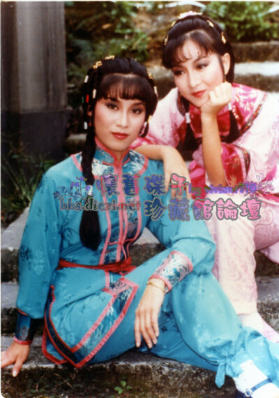 杨盼盼1983年《十三妹》饰演纪紫薇 ​​​​