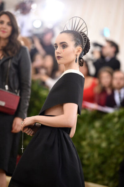 Lily Collins 