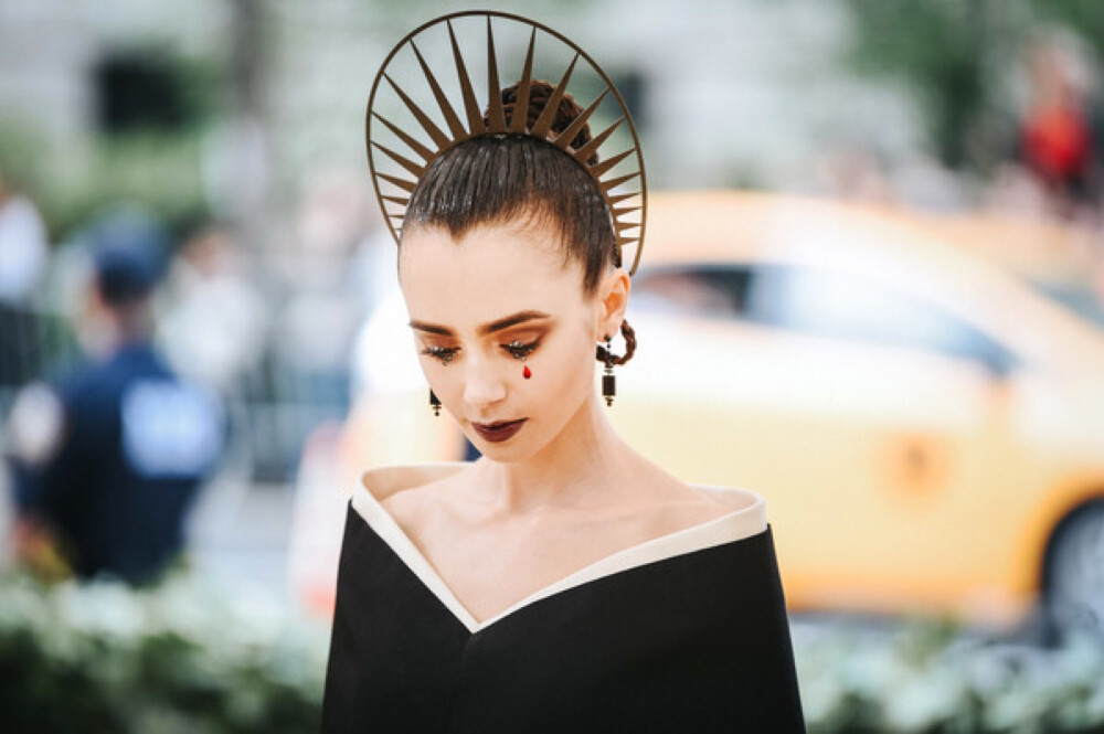 Lily Collins 