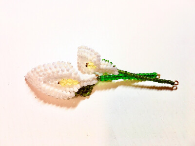 Beads brooch 