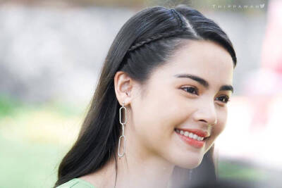 Yaya Urassaya Sperbund-Barry Nadech Kugimiya/naya