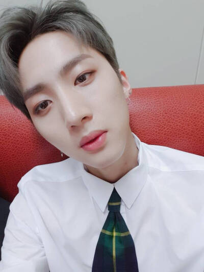 PENTAGON 李会泽（HUI）