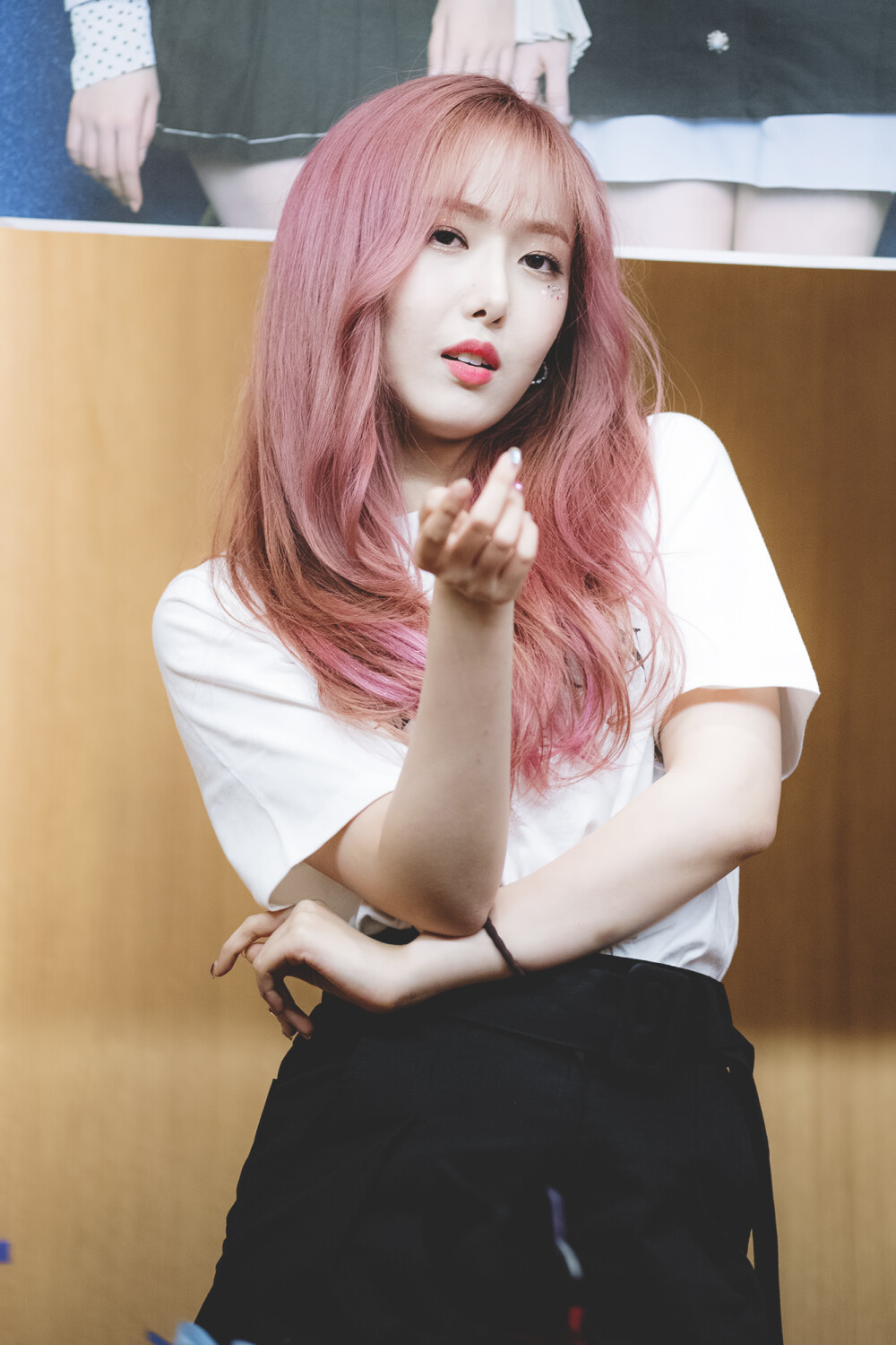 gfriend信飞黄恩妃赞评论更多