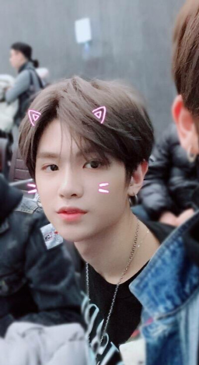 Justin黄明昊贾富贵