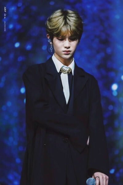 Justin黄明昊贾富贵