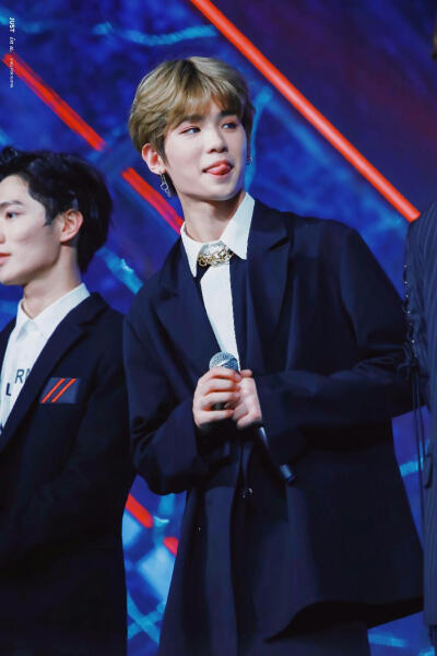 Justin黄明昊贾富贵