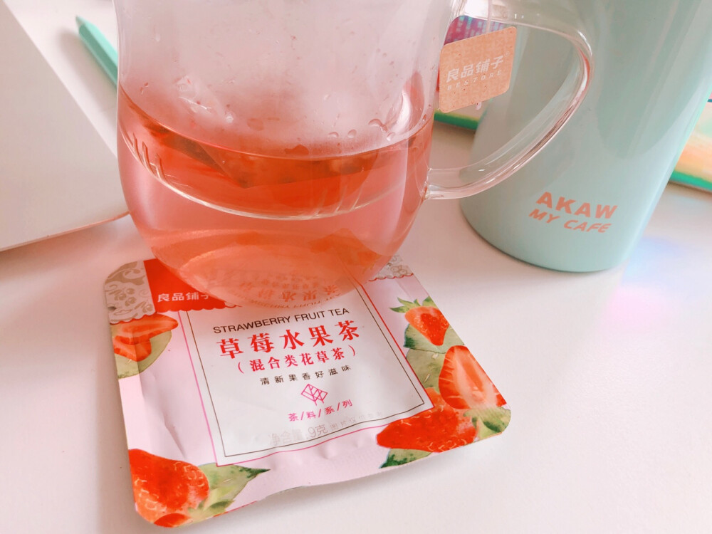 草莓水果茶，酸酸甜甜的(ᵒ̤̑ ₀̑ ᵒ̤̑) 