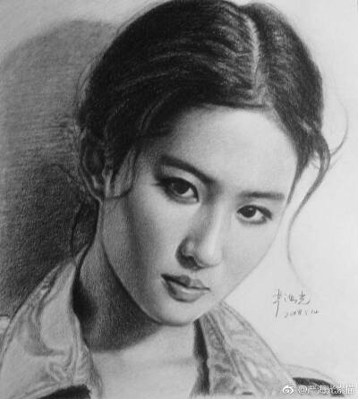 刘亦菲 素描肖像
绘画by严海光素描