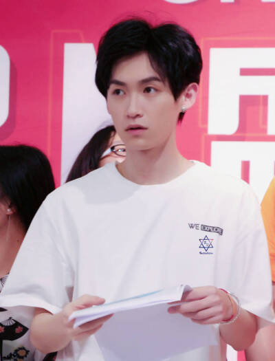 大哥贵人鸟活动，初星个站拍的