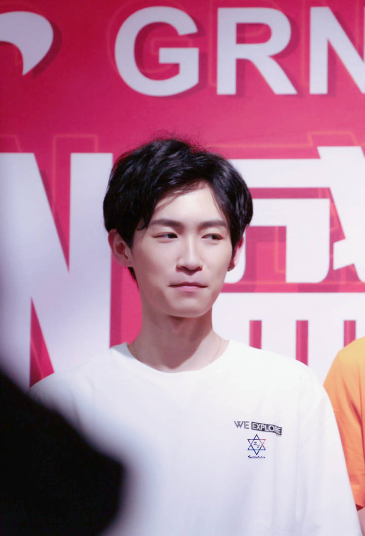 大哥贵人鸟活动，初星个站拍的