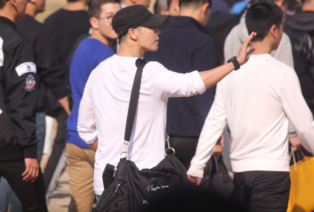 15.10.15 – Donghae Enlistment (Emilie).
平頭哥哥好帥~~