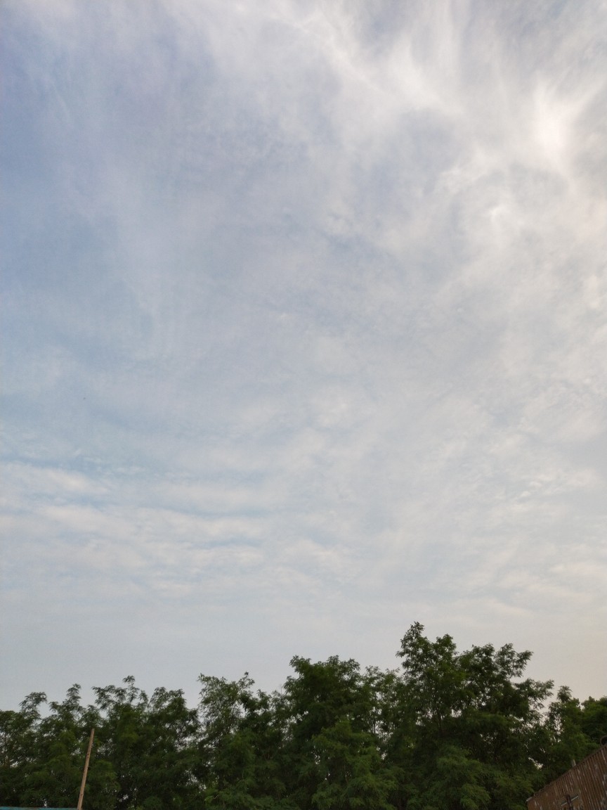 天空和晚霞